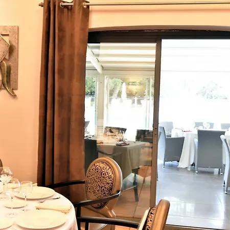 Отель Le Domaine Des Oliviers Пьерлат